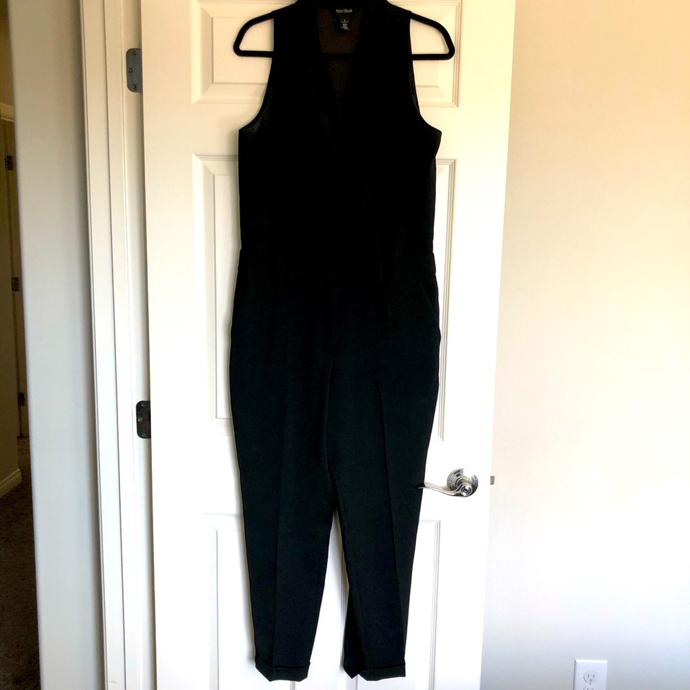 Sleeveless collared jumpsuit wide legs